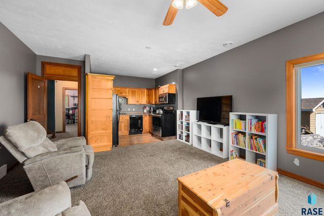1516 N Maynard Ln Lane, Sioux Falls, SD 57110