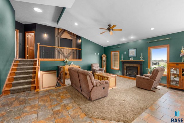 1516 N Maynard Ln Lane, Sioux Falls, SD 57110
