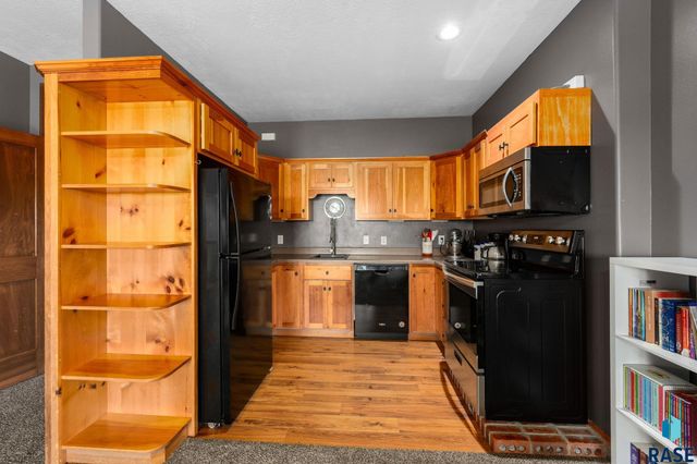 1516 N Maynard Ln Lane, Sioux Falls, SD 57110