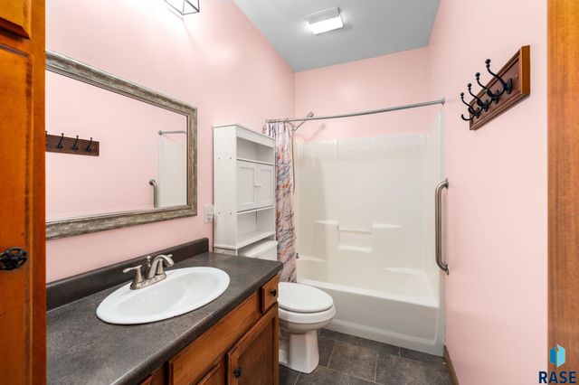1516 N Maynard Ln Lane, Sioux Falls, SD 57110