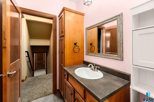 1516 N Maynard Ln Lane, Sioux Falls, SD 57110