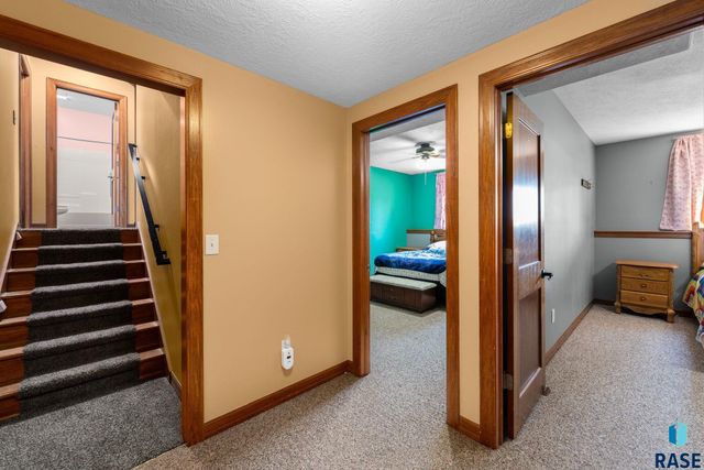 1516 N Maynard Ln Lane, Sioux Falls, SD 57110