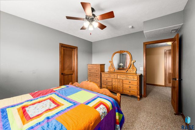 1516 N Maynard Ln Lane, Sioux Falls, SD 57110