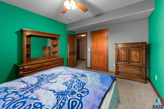 1516 N Maynard Ln Lane, Sioux Falls, SD 57110