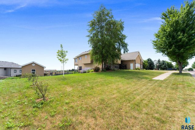 1516 N Maynard Ln Lane, Sioux Falls, SD 57110