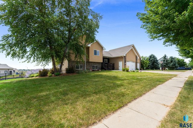 1516 N Maynard Ln Lane, Sioux Falls, SD 57110