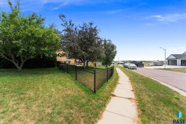 1516 N Maynard Ln Lane, Sioux Falls, SD 57110
