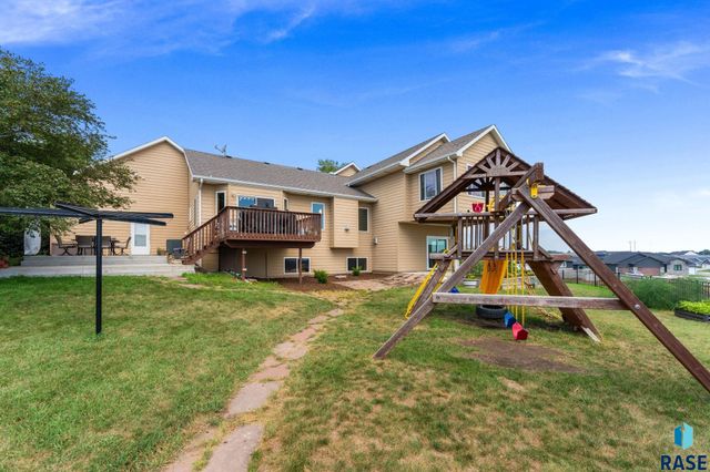 1516 N Maynard Ln Lane, Sioux Falls, SD 57110