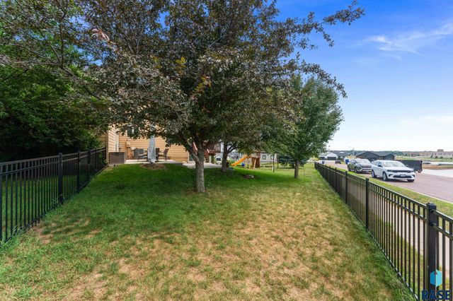 1516 N Maynard Ln Lane, Sioux Falls, SD 57110