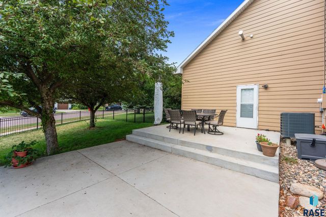 1516 N Maynard Ln Lane, Sioux Falls, SD 57110