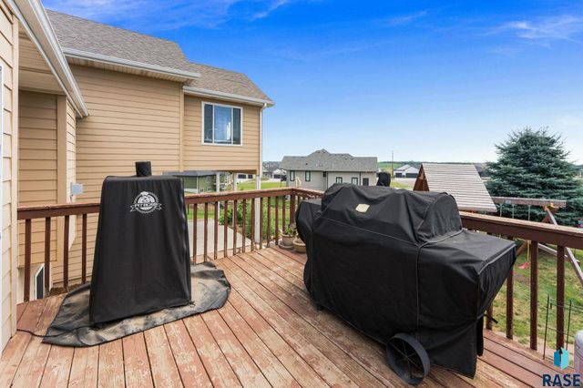 1516 N Maynard Ln Lane, Sioux Falls, SD 57110