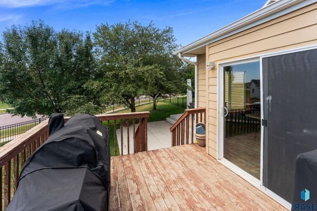 1516 N Maynard Ln Lane, Sioux Falls, SD 57110