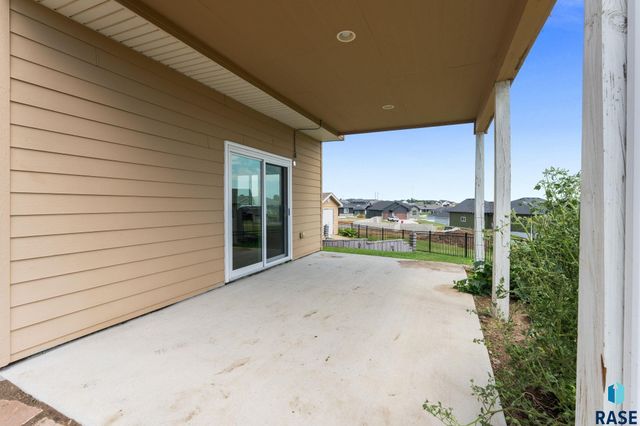 1516 N Maynard Ln Lane, Sioux Falls, SD 57110