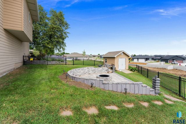 1516 N Maynard Ln Lane, Sioux Falls, SD 57110