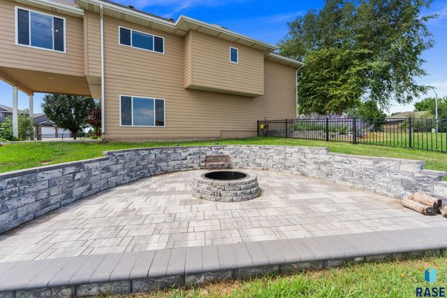 1516 N Maynard Ln Lane, Sioux Falls, SD 57110