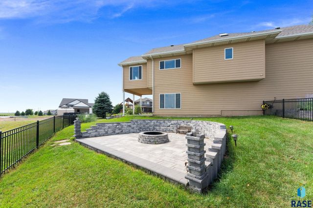 1516 N Maynard Ln Lane, Sioux Falls, SD 57110
