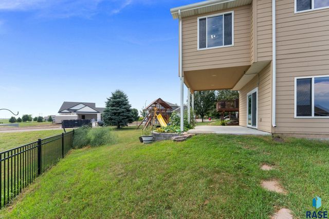 1516 N Maynard Ln Lane, Sioux Falls, SD 57110