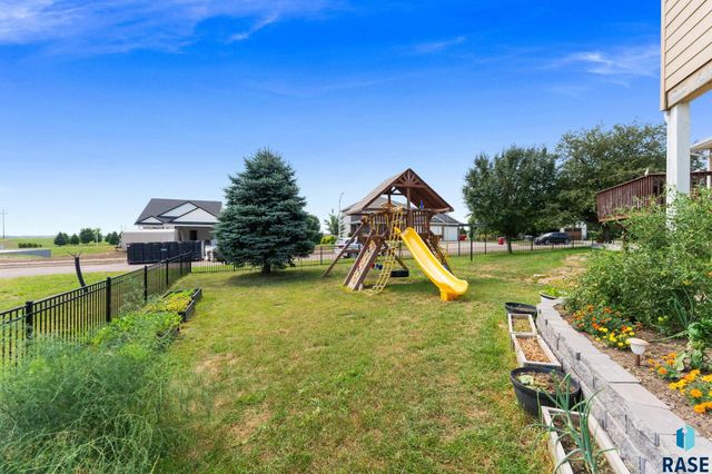 1516 N Maynard Ln Lane, Sioux Falls, SD 57110