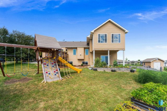 1516 N Maynard Ln Lane, Sioux Falls, SD 57110