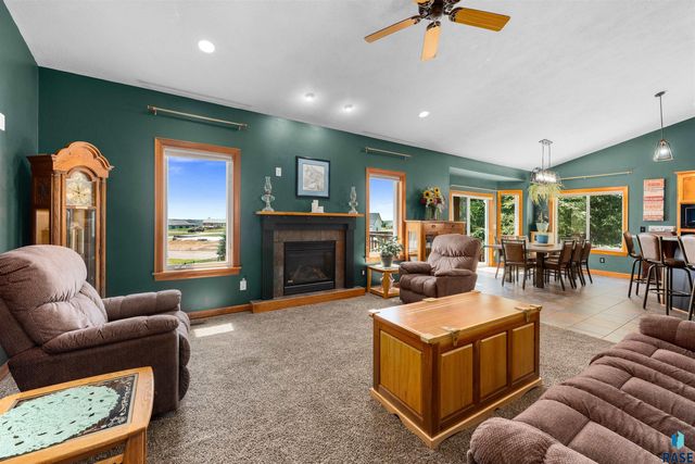 1516 N Maynard Ln Lane, Sioux Falls, SD 57110