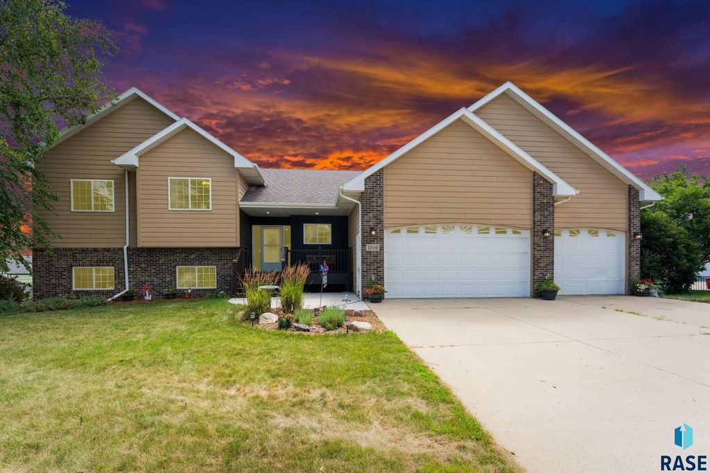 1516 N Maynard Ln Lane, Sioux Falls, SD 57110