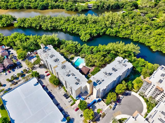 17890 W Dixie Hwy 203 203, North Miami Beach, FL 33160