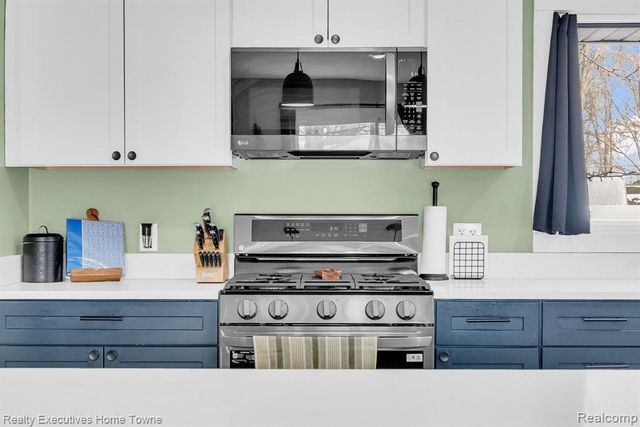 5851 Lakeshore Road, Fort Gratiot, MI 48059