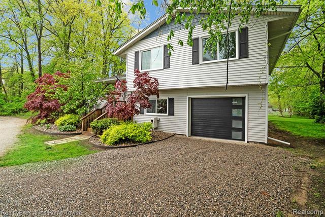 5851 Lakeshore Road, Fort Gratiot, MI 48059