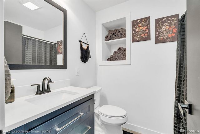 5851 Lakeshore Road, Fort Gratiot, MI 48059