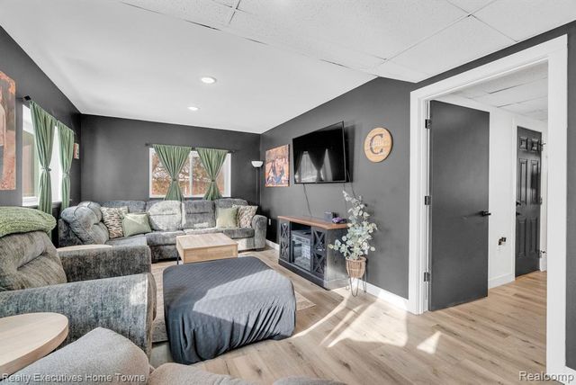 5851 Lakeshore Road, Fort Gratiot, MI 48059