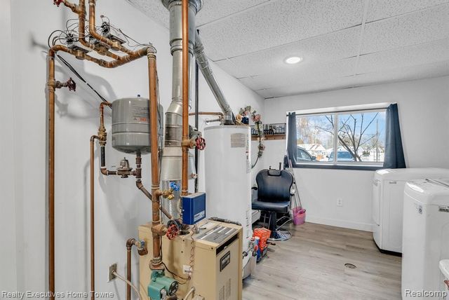 5851 Lakeshore Road, Fort Gratiot, MI 48059