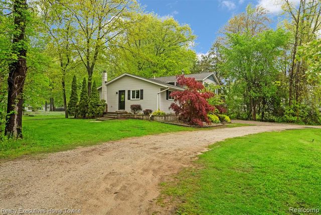 5851 Lakeshore Road, Fort Gratiot, MI 48059