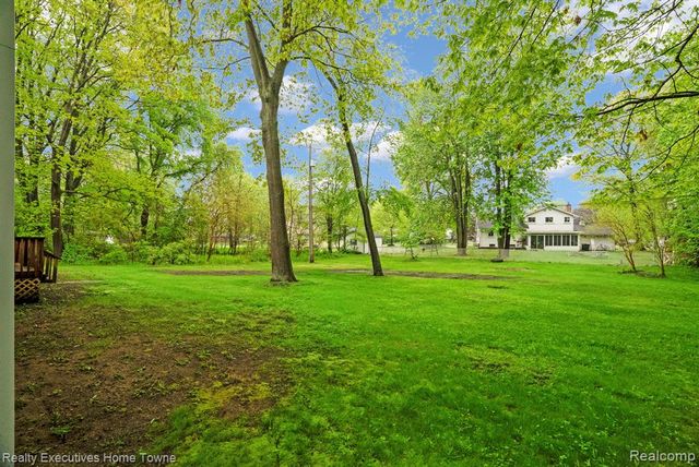 5851 Lakeshore Road, Fort Gratiot, MI 48059