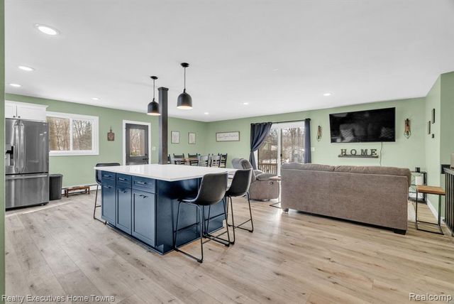 5851 Lakeshore Road, Fort Gratiot, MI 48059