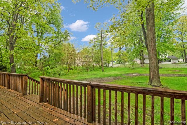 5851 Lakeshore Road, Fort Gratiot, MI 48059