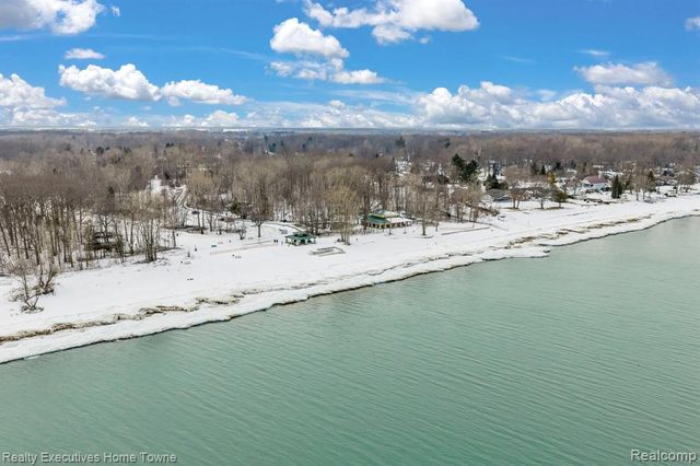 5851 Lakeshore Road, Fort Gratiot, MI 48059