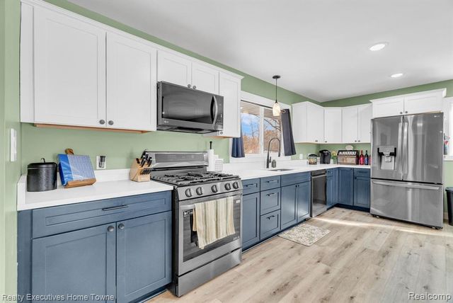 5851 Lakeshore Road, Fort Gratiot, MI 48059