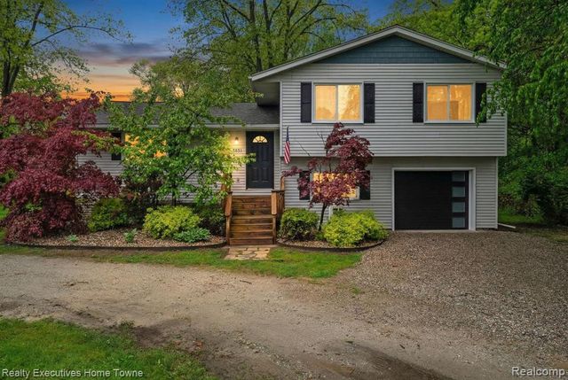 5851 Lakeshore Road, Fort Gratiot, MI 48059