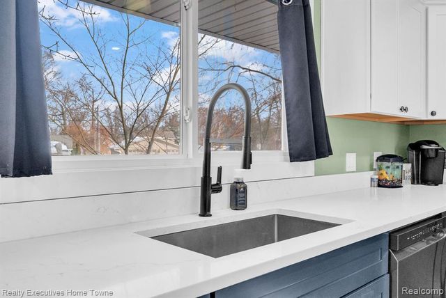 5851 Lakeshore Road, Fort Gratiot, MI 48059