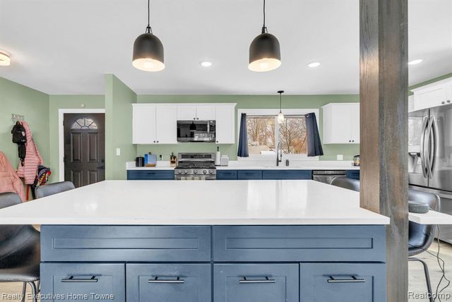 5851 Lakeshore Road, Fort Gratiot, MI 48059