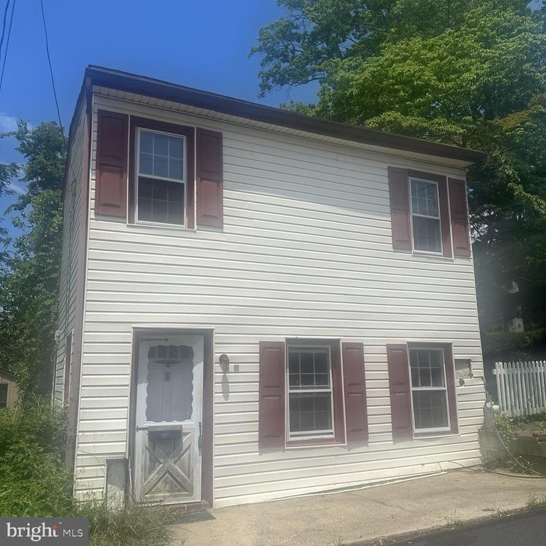 405 W PEARL, Media, PA 19063