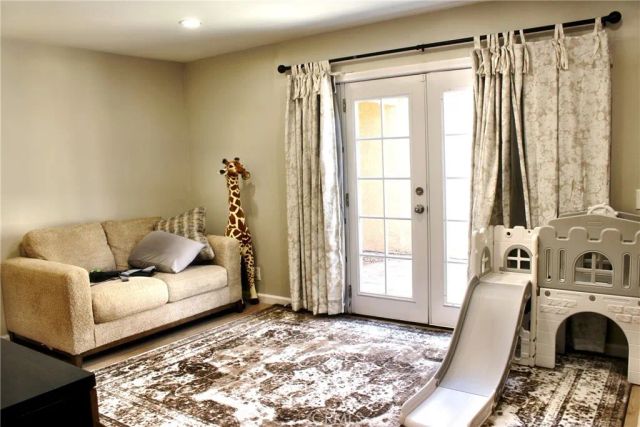 1049 W Pine c, Upland, CA 91786
