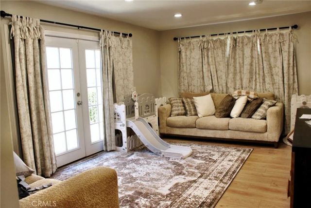 1049 W Pine c, Upland, CA 91786
