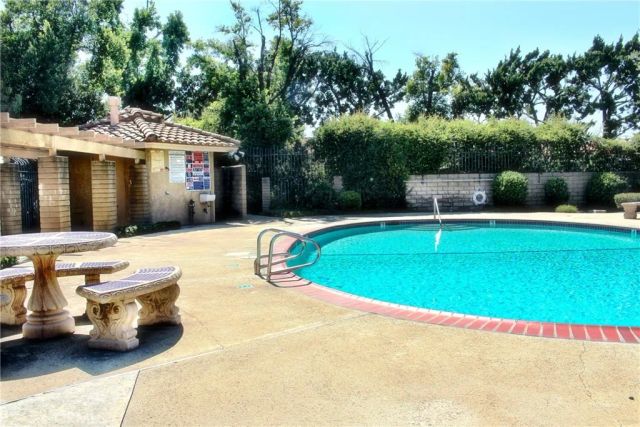 1049 W Pine c, Upland, CA 91786