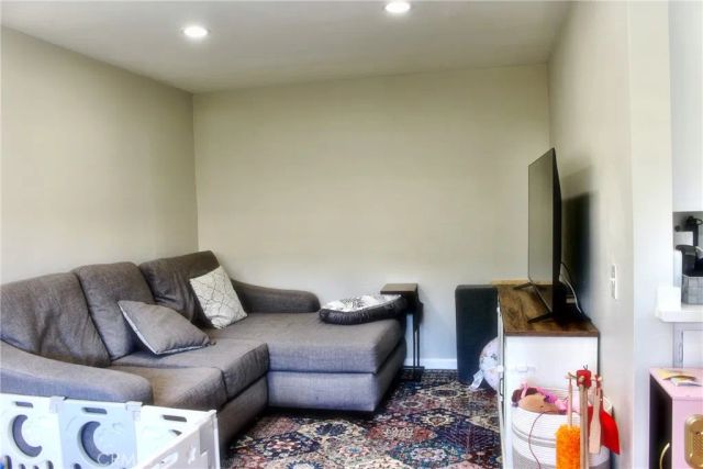 1049 W Pine c, Upland, CA 91786