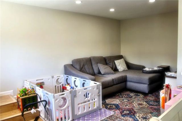 1049 W Pine c, Upland, CA 91786