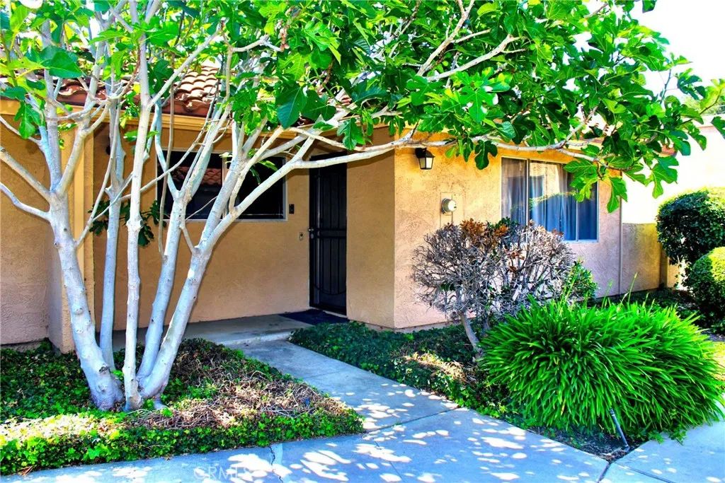 1049 W Pine c, Upland, CA 91786