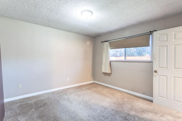 6874 Weeks Road, Redding, CA 96002