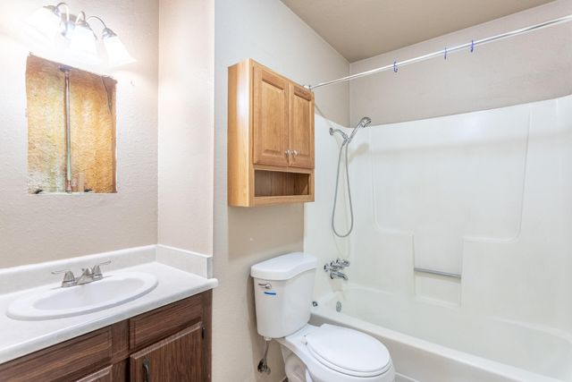 6874 Weeks Road, Redding, CA 96002