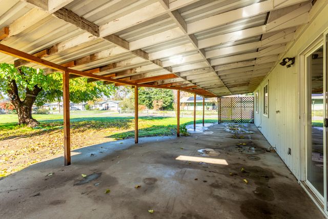 6874 Weeks Road, Redding, CA 96002